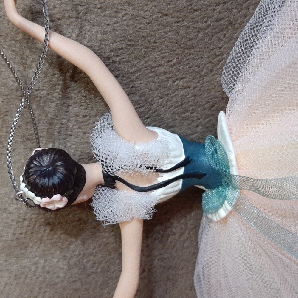 Barbie Lighter than Air porcelain ornament - Picture 7 of 15